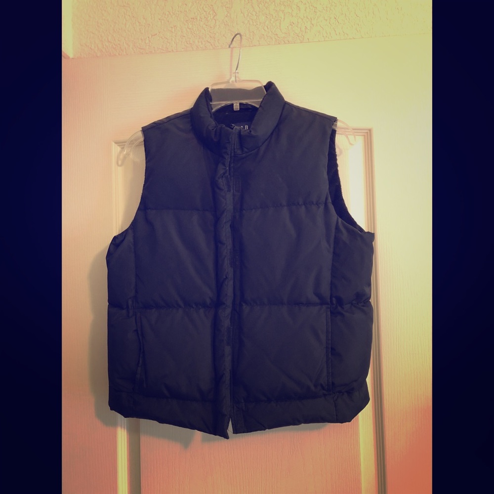 Gap vest in color black